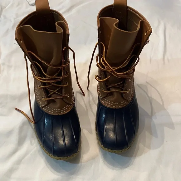 L.L. Bean navy blue bean boots - Picture 2 of 8
